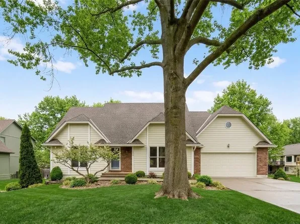 2224 NW Summerfield Dr, Lees Summit, MO 64081