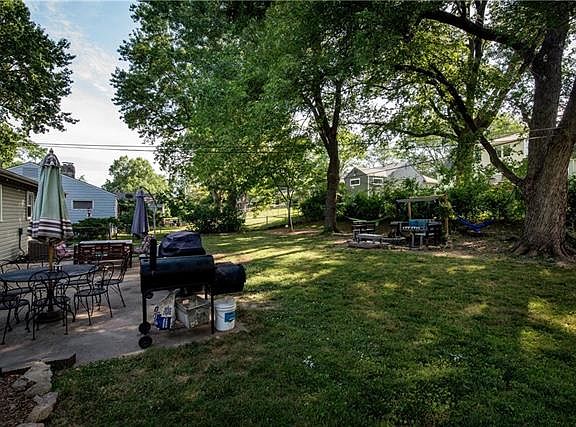 2nd image of 8608 Belleview Ave
