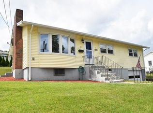 12 Hycrest Dr, Worcester, MA 01606