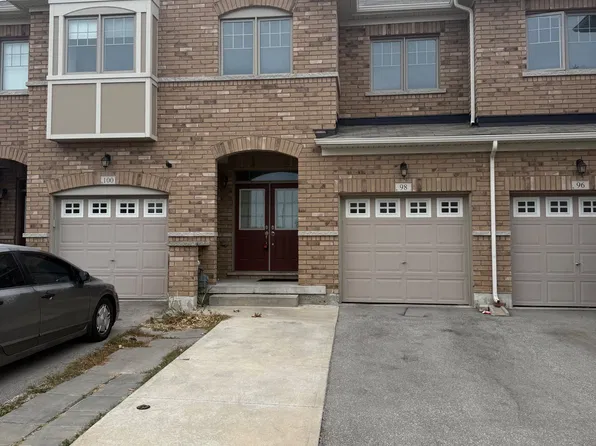 98 Davenfield Cir, Brampton, ON L6P 4M1