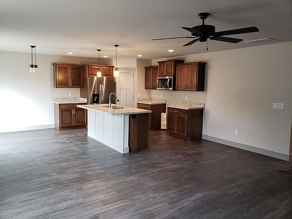 2nd image of 1022 Yellowstone Ave