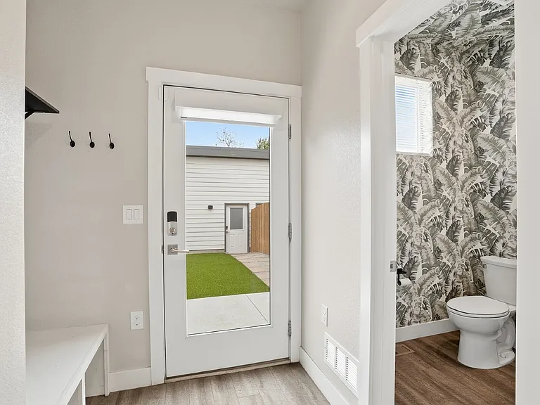1518 N Newton St — Photo 20