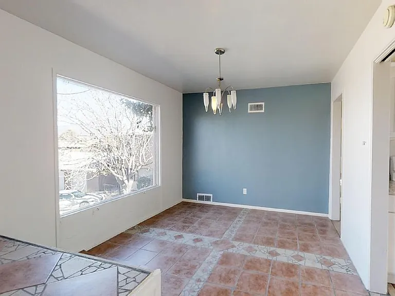 Super Cool Mid-Century Modern East Nob Hill Penthouse Suite with Views — Photo 13