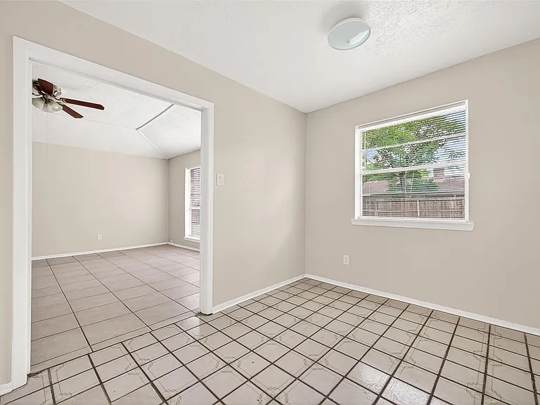 9903 Kent Towne Ln — Photo 11