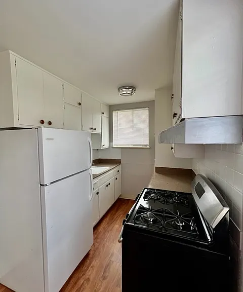 Karen Jean Apartments — Photo 21