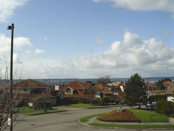 2nd image of 5201 Bay Pl NE
