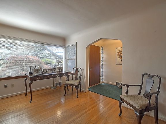 3rd image of 11010 24th Ave NE