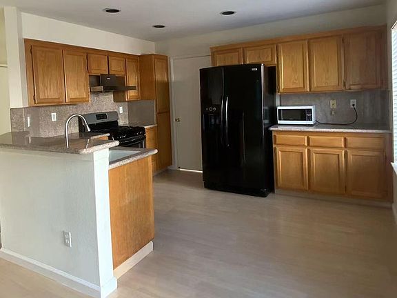 3rd image of 1524 Oyama Dr