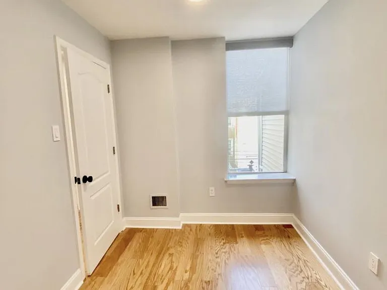 209 Daly St — Photo 15