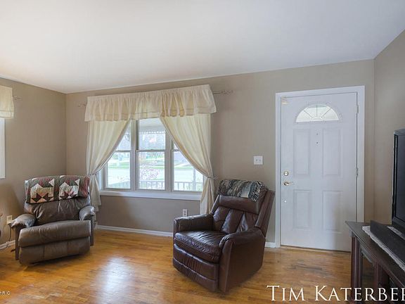 4th image of 3615 Wedgewood Dr SW