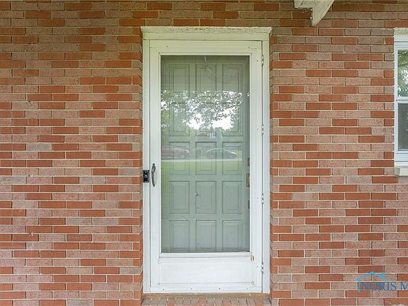 4th image of 457 Mountain Ash Dr