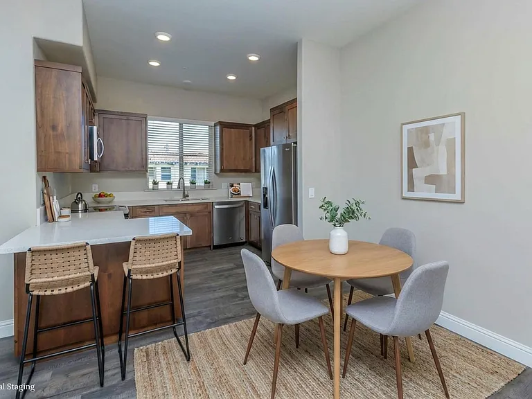 Drew Court Apartments — Photo 24
