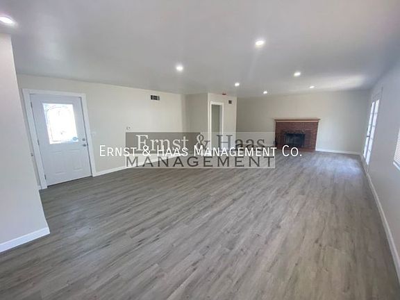 5th image of 22901 Vose St