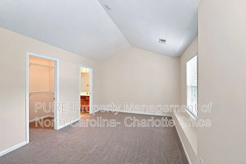 2 bed, 2.5 bath, 1325 sqft, $1,685 — Photo 4