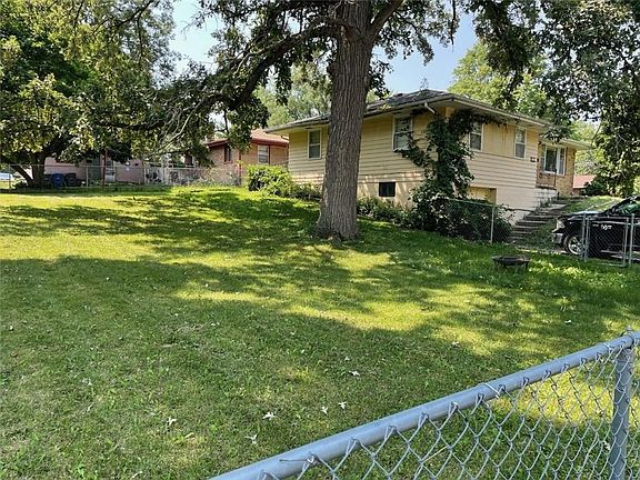 2nd image of 3415 Eastwood Dr