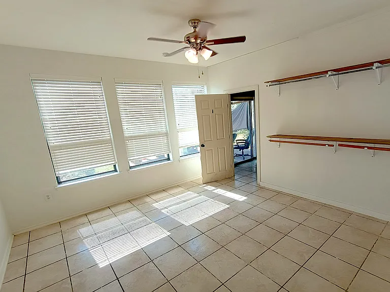 6213 Ringsby Rd — Photo 2