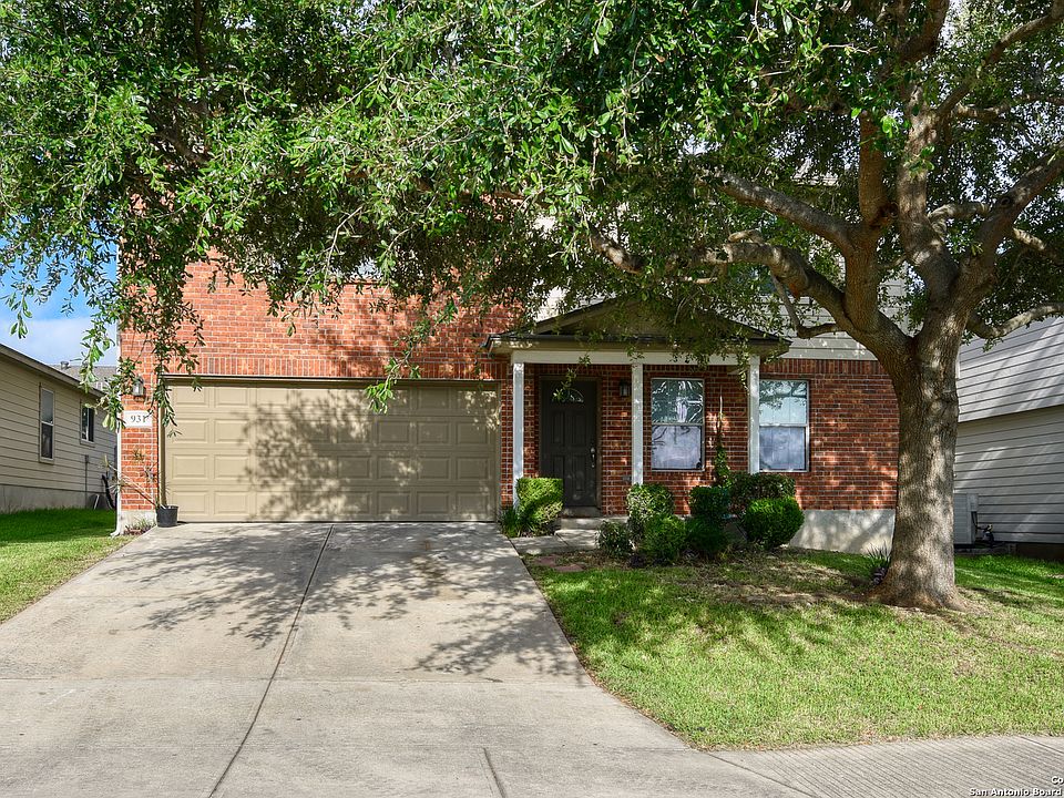 1st image of 931 MAGNOLIA FLD