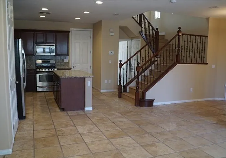 2407 Granada Bluff Ct — Photo 24