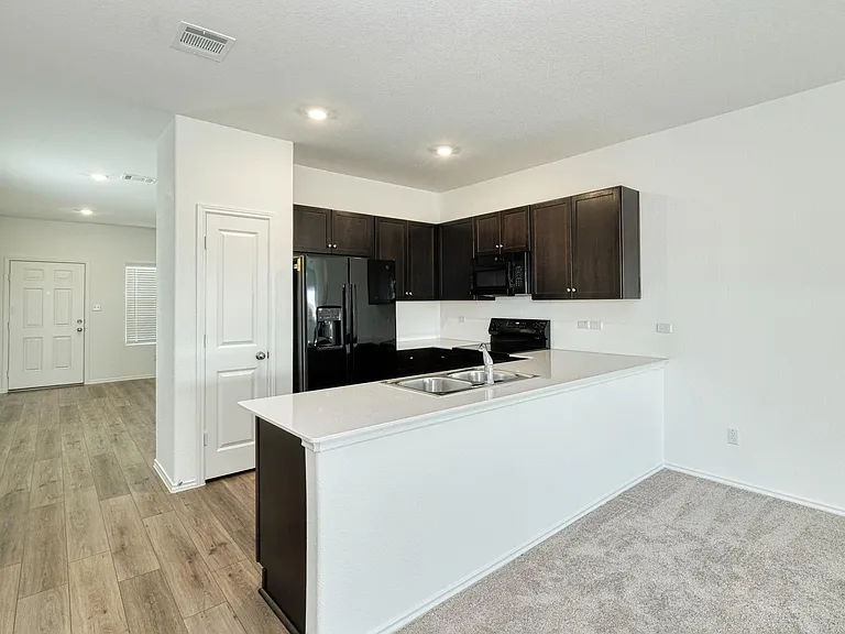 1123 Catfish Ln — Photo 5