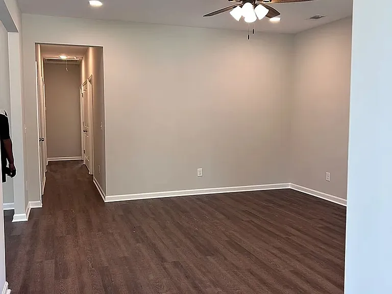 240 Carriage Ln — Photo 4