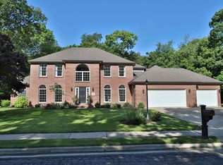 11615 N Strathmoore Ct, Dunlap, IL 61525