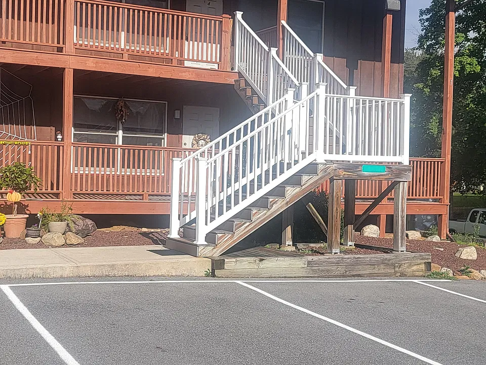 101 Main St #4