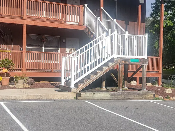 101 Main St #4, Stockertown, PA 18083