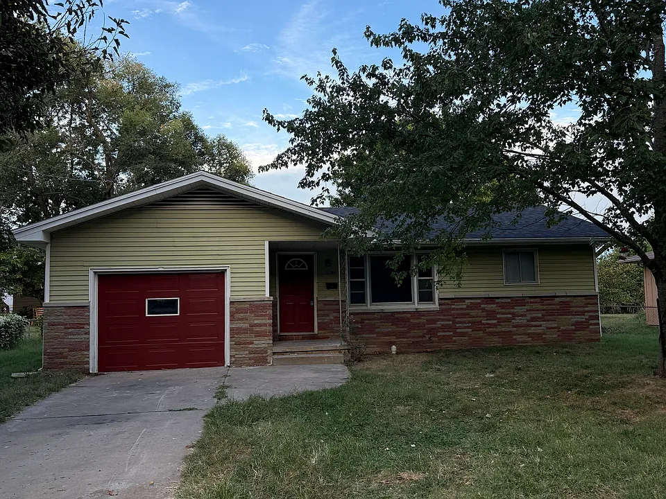 2140 N Kentwood Ave