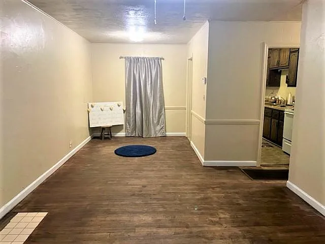 205 E Marshall Dr — Photo 2
