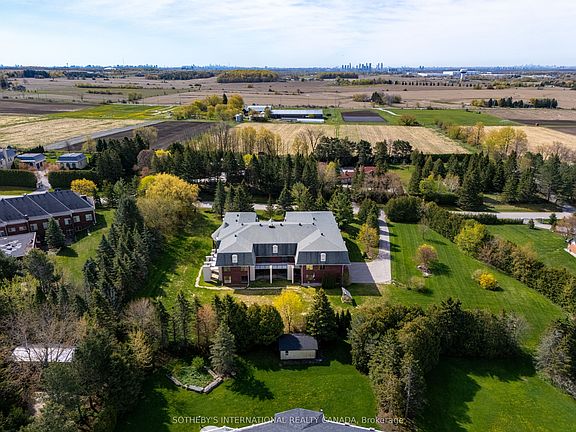 2nd image of 48 Scott Cres