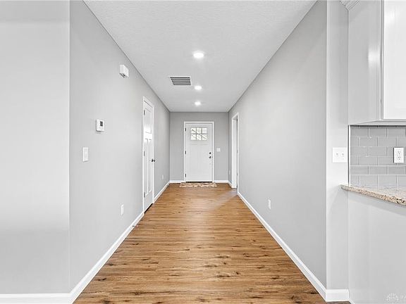5th image of 210 Fox Harbor Dr