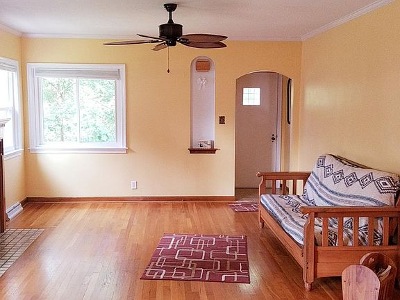 4th image of 802 Montrose Ave