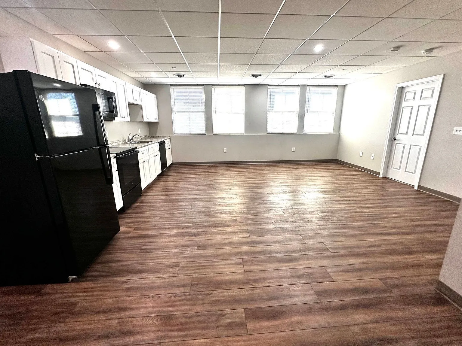 2 bed, 1.0 bath, $1,895 — Photo 4
