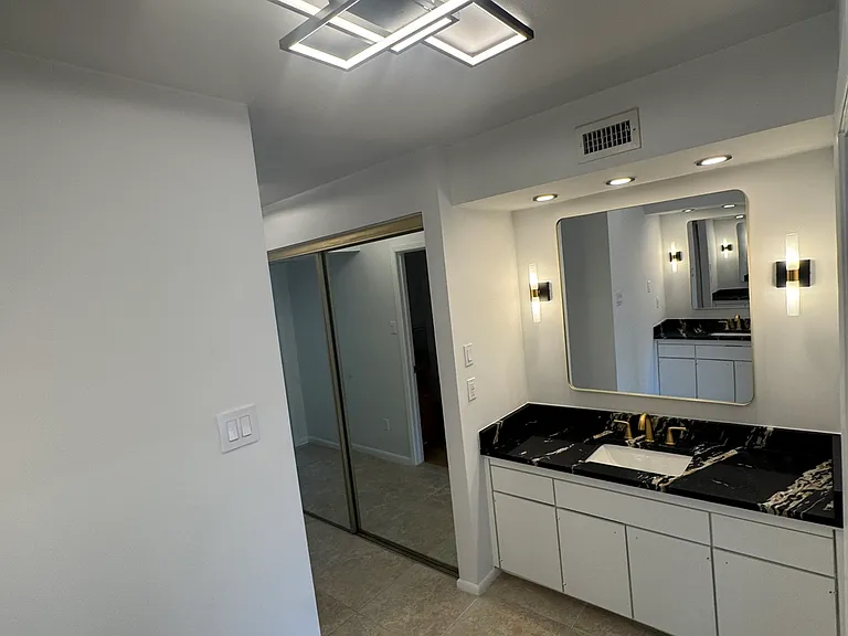 7655 S Braeswood Blvd #8 — Photo 11