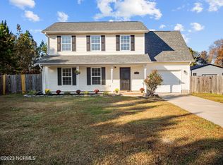 116 Hunt Dr, Hubert, NC 28539