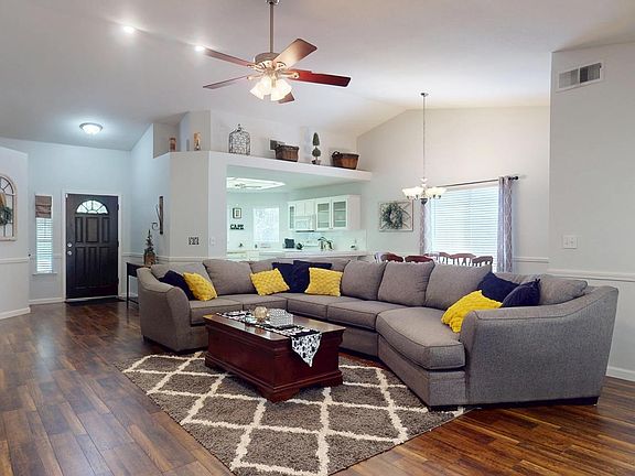 5th image of 5829 W El Paso Ave