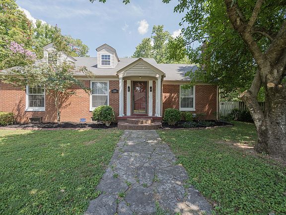 4th image of 210 Kingwood Dr