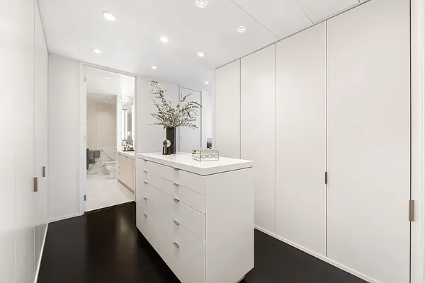 Sold by Douglas Elliman | media 22