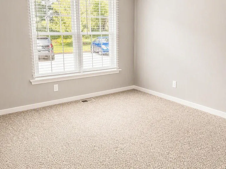 Second bedroom with access to full hall bathroom