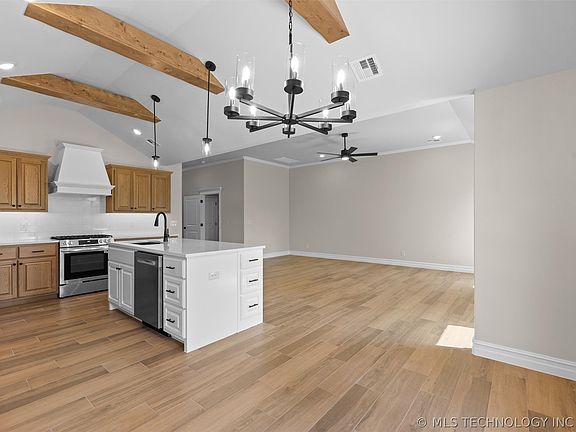 5th image of 5827 Coldspring Ln