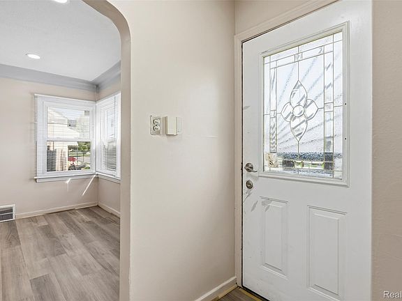 4th image of 7391 Ashton Ave