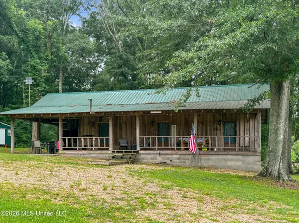 55 E 8th Ave, Bay Springs, MS 39422