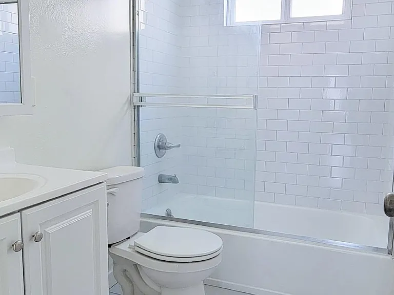 1802 N Wilton Pl — Photo 10