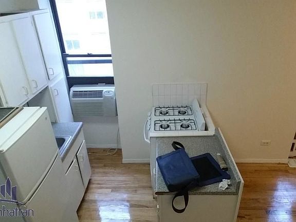 2nd image of 133 E 97th St #8A