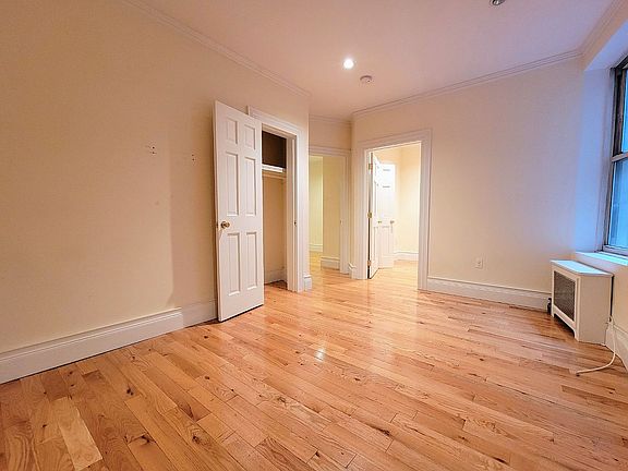 4th image of 408 W 44th St #96