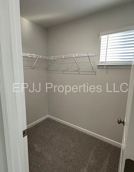 141 Randwick Ln — Photo 10