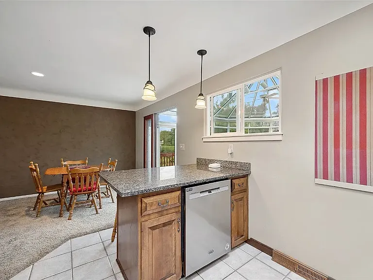 4530 Woodview Dr NE — Photo 6