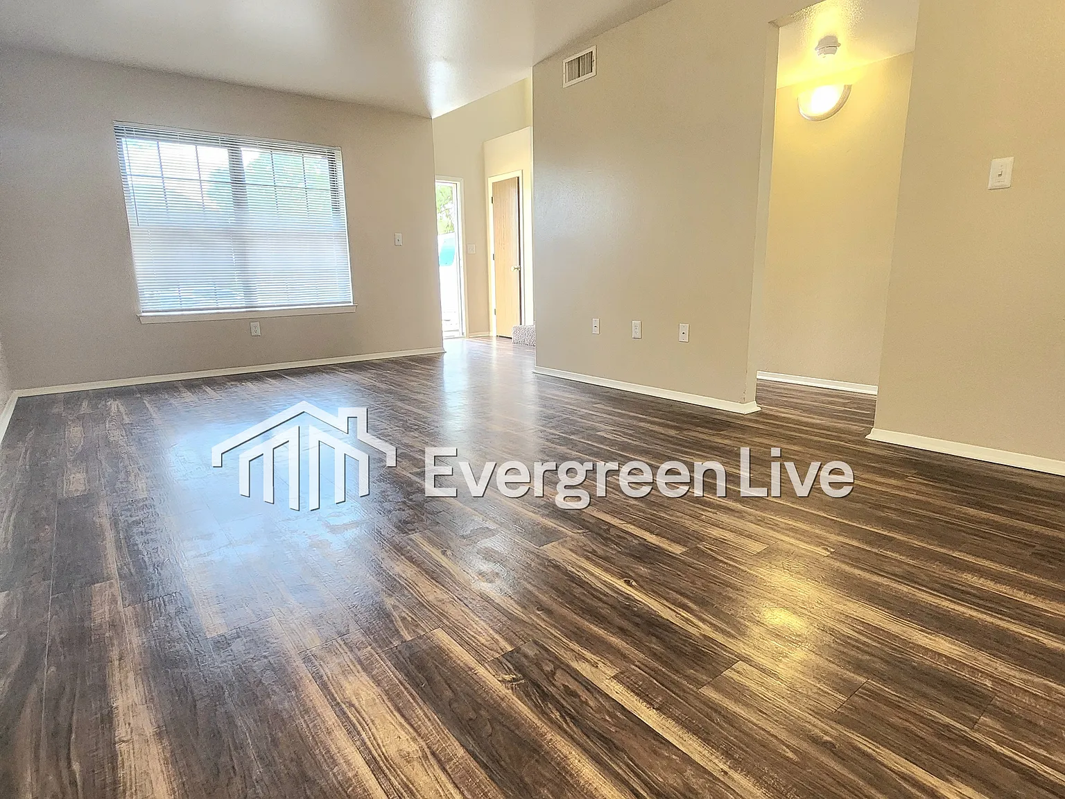 4 bed, 2.5 bath, 1390 sqft, $1,345 — Photo 4