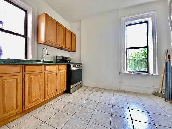5th image of 626 Park Pl #4