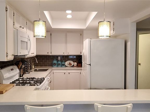 5th image of 1626 S Mayflower Ave APT B
